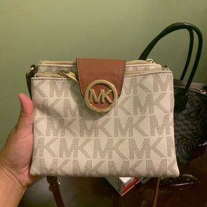 Michael kors cross body purse